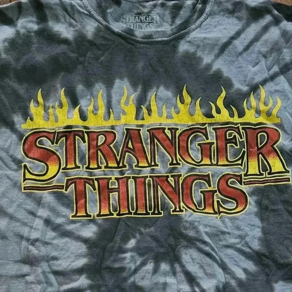 Stranger Things Flame Title Hot Topic T Shirt (L) Tie Dye 100% Cotton
